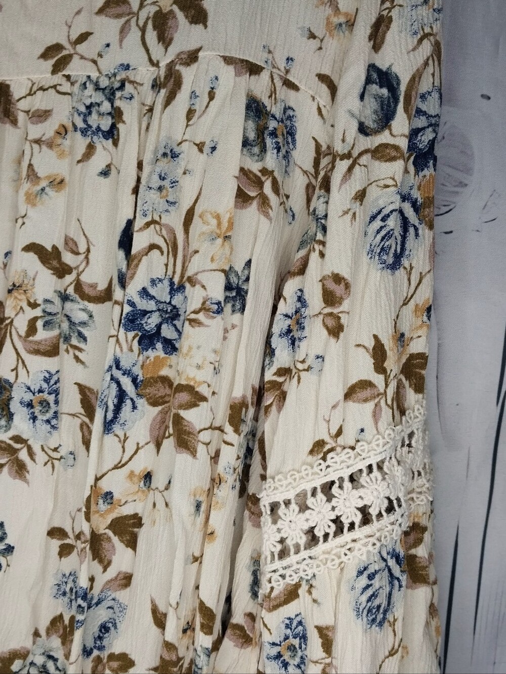 American Eagle Outfitters Floral Boho Peasant V-Neck Lace Trim Flowy Blouse - Picture 9 of 10